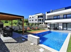 Villa Frantin - Heated Pool, Sauna, Hot Tub, Activites