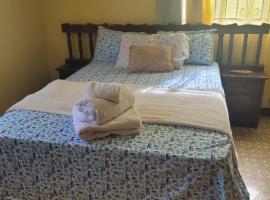 Graeme Hall- 1 Bedroom 1 Bath With Shared Kitchen, homestay in Christ Church