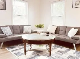 19 Malden 3Br Apt on 2F with WIFi and Free parking with Windows AC