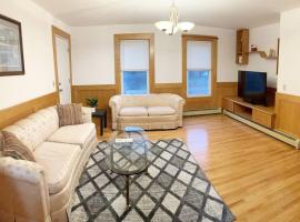 17 Cozy&Spacious 3 bedroom home in Malden, hotel in Malden