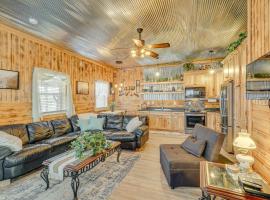 Grace Place Clark House on Farm Shared Hot Tub!, hotel in Clark