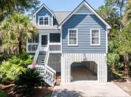 New Listing! Sleeps 10 on Harbor Island - Golf Cart Available for Rent
