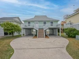Four-Bedroom House with Great View! Pool Across the Street! Hunting Island Pass!