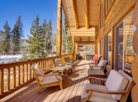 Duck Creek Village Cabin with Deck - Hike and Ski!, hotel Duck Creek Village-ben