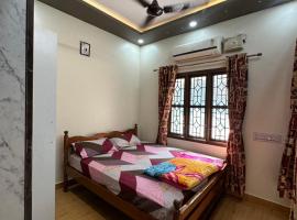 Golden Breeze Homestay, hotel con parking en Kalyānpur