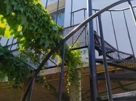 depto muy cómodo en 1er piso