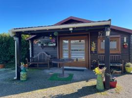 LE PETIT CHALET DE SYLVIANE, hotel with parking in Budelière