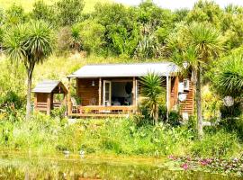 Sanctuary Springs - Sandy Bay, hotel with parking in Matapouri