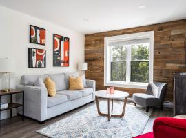 "Ski" at Hills Meaford, Second Floor Suite w Bunk Beds, hotel na praia em Meaford