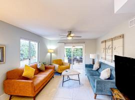 Gather Together - Unit 145, hotel in Marco Island