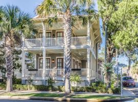 Couples Retreat, Walk to waterfront, shops and restaurants!, hotel en Beaufort
