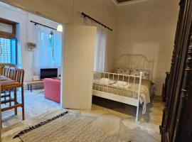 Cozy Traditional 1 Bedroom Home Omodos Village, hotel in Omodos