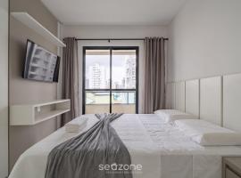 Aptos em prédio à 650 m da Meia Praia - RGOs, hotel in Meia Praia