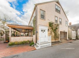 7BR Dog-Friendly Idyllic Home with Patio and Fire Pit ค็อทเทจในแนนทัคเก็ต