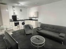Modern 2-bed flat in Salford