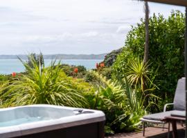 Koru Lodge, chalet a Raglan