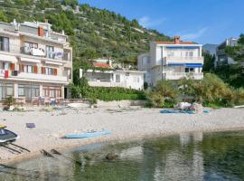 Apartments by the sea Drasnice, Makarska - 14129, hotel en Drasnice