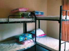 Ahjar only men, hostel in Masqat