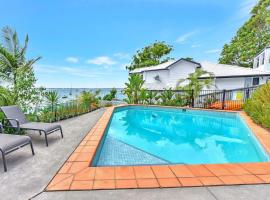 New Property Shimmer Shores Absolute Waterfront Retreat at Fishing Point, Lake Macquarie – hotel w mieście Fishing Point