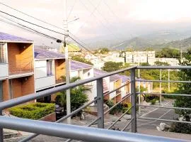 Cómoda Casa privada "Encanto" Vacacional en Anapoima - Piscina, Smart TV, 3 Habitaciones 3 Baños