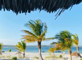 Shongili Island Lodge, chalet de montaña en Bilene