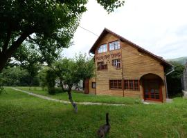 弗洛里营地旅馆，位于瓦特拉多尔内的酒店