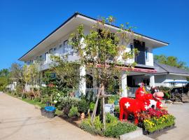 Swiss Resort, hotel with hot tubs in Ban Phe