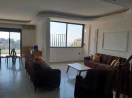 Stunning 4-Bed Apartment in Ain Saadeh, apartment in Al ‘Ammārīyah