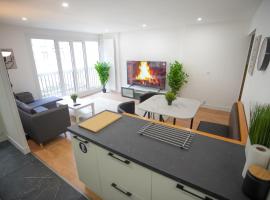 Luxury Suites Keyless Appartement Moderne et Spacieux 90 m2 Parking, Métro 14 Paris - Orly, luxury hotel in Chevilly-Larue