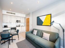 Staycity Aparthotels Liverpool Waterfront، فندق في ليفربول