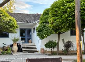 Gästehaus Eschment, hotelli kohteessa Bissersheim lähellä maamerkkiä Golfgarten Deutsche Weinstrasse