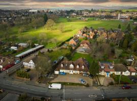 Ashcroft Quiet Garden House-London Luton Airport, hotell i Luton