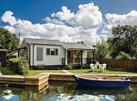 Bure-way And Rosemere, holiday park in Wroxham
