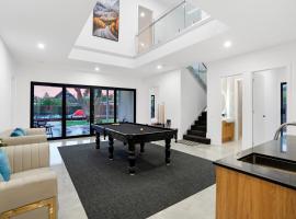 Amazing Backyard - MAX Entertain Beachside Retreat, hotel met hottubs in Tootgarook