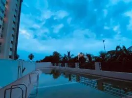 Infinity Penthouse with Pool, Sauna, Gym