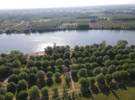 CAMPING LA CLE DE SAONE、クレッシュ・シュル・ソーヌのグランピング施設