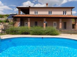 Casa Sara and Sasha near Motovun with private pool - Truffle Paradise, hotel di Oprtalj