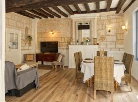 Le gîte de l'Abbaye - Beaulieu-lès-Loches, guest house in Beaulieu-lès-Loches