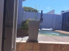 Fun-filled, cosy family home, villa in Gqeberha