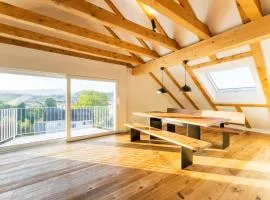 Cosy 1-Bedroom Rooftop Apartment