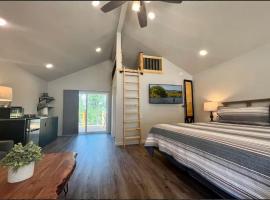 Loft Cabin 3 - Rogue River Resort, apartamento em Grants Pass