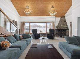 Magnificent mountain home - 756, hotell i Crans-Montana