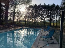 Pinède du Mitan piscine chauffée privée, hotel din La Motte
