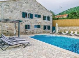 6 bedrooms villa with sea view private pool and jacuzzi at Dubravka Konavle, hotel din Dubravka