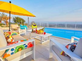 3 bedrooms villa with sea view private pool and jacuzzi at Favara, hotel v mestu Favara