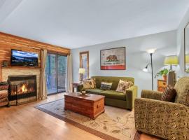 Alpine Alcove: Tahoe Tranquility Near Kings Beach, hotel with pools in Tahoe Vista