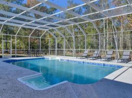 Family-Friendly Ponchatoula Home with Private Pool!: Hammond şehrinde bir kulübe