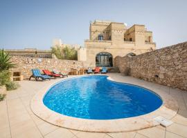 3 Bedroom Farmhouse with Private Pool & Views in Nadur Gozo, hotel em Nadur