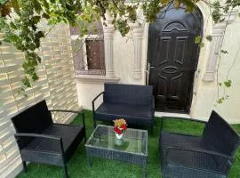 شقة 4 غرف ومجلس وصاله واطلاله منها 3غرف نوم Al Wissam is a 3-bedroom apartment with a living room and a view