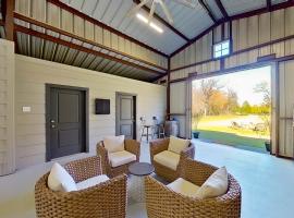 The Barn, farm stay in Arp